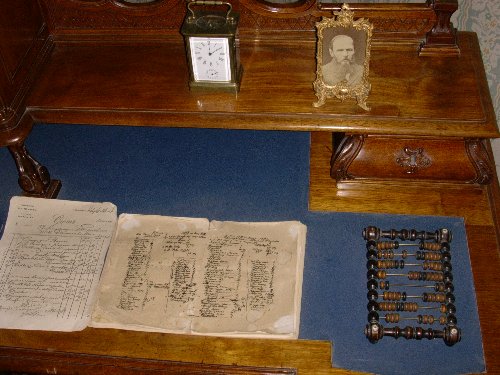 Schreibtisch von Anna Gigorevka Snitkina im Dostojevsky-Museum Sankt Petersburg
